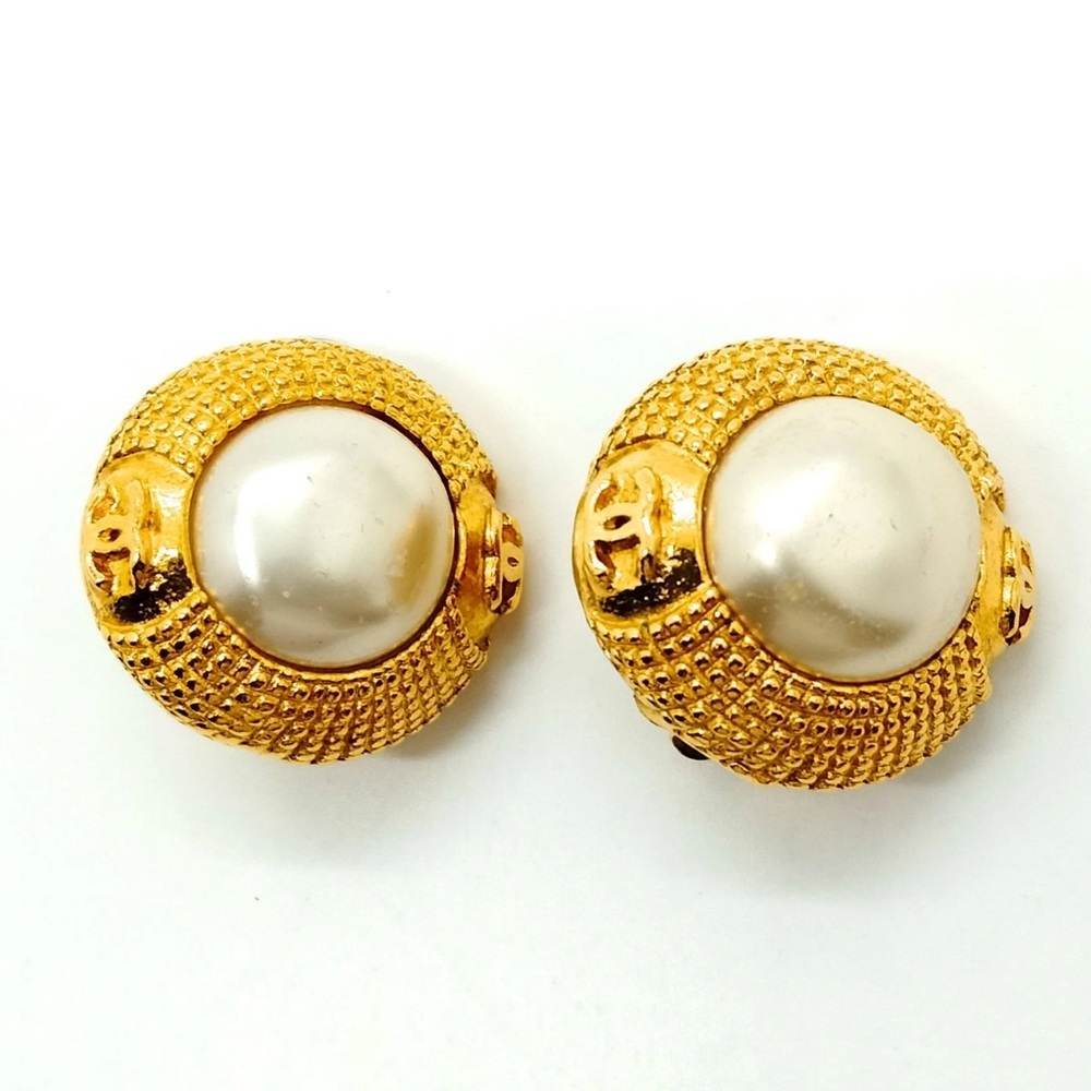 Chanel Faux Pearl clip on vintage earrings